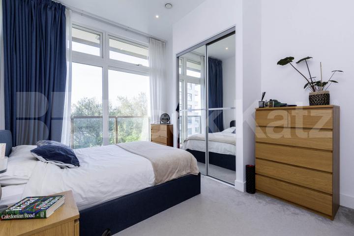 New Development 2 bed 2 bath with large balcony close to kings cross Market Road, Caledonian Road